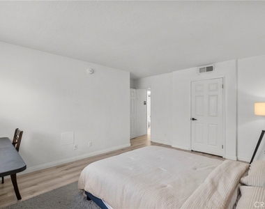 11274 Morrison Street - Photo Thumbnail 14