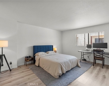 11274 Morrison Street - Photo Thumbnail 12