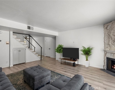 11274 Morrison Street - Photo Thumbnail 5
