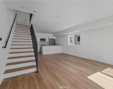 14165 Erwin Street - Photo Thumbnail 11