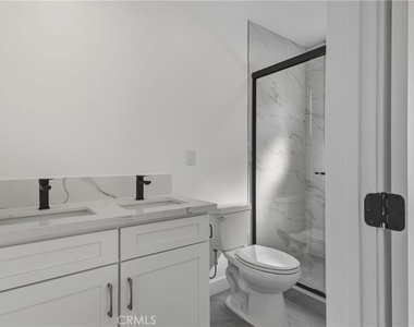 14165 Erwin Street - Photo Thumbnail 8