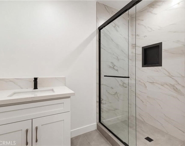 14165 Erwin Street - Photo Thumbnail 13