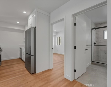 14165 Erwin Street - Photo Thumbnail 10