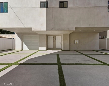 14165 Erwin Street - Photo Thumbnail 19