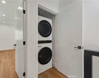 14165 Erwin Street - Photo Thumbnail 9