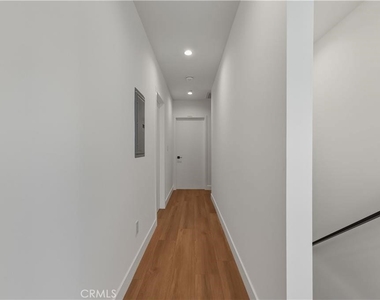 14165 Erwin Street - Photo Thumbnail 17