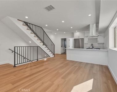 14165 Erwin Street - Photo Thumbnail 2