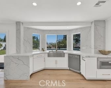 18340 Sandringham Court - Photo Thumbnail 7