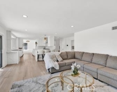 18340 Sandringham Court - Photo Thumbnail 6