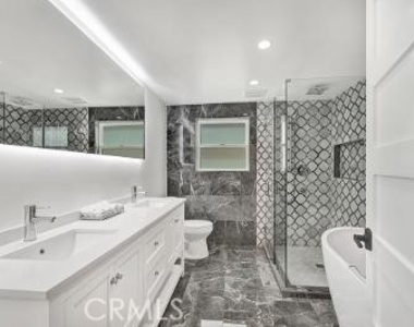 18340 Sandringham Court - Photo Thumbnail 21