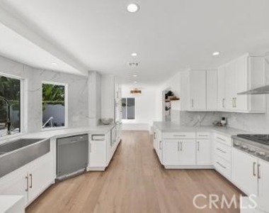 18340 Sandringham Court - Photo Thumbnail 11
