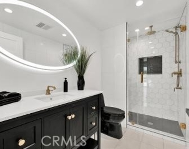18340 Sandringham Court - Photo Thumbnail 15