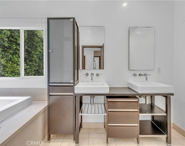 4925 Nagle Avenue - Photo Thumbnail 20