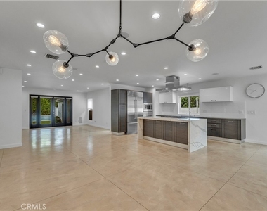 4925 Nagle Avenue - Photo Thumbnail 12