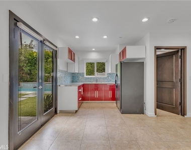 4925 Nagle Avenue - Photo Thumbnail 31