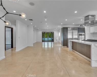 4925 Nagle Avenue - Photo Thumbnail 4