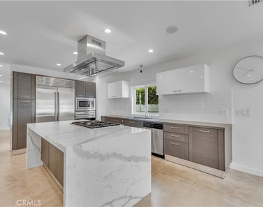 4925 Nagle Avenue - Photo Thumbnail 5
