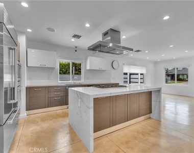 4925 Nagle Avenue - Photo Thumbnail 7