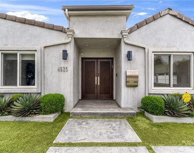 4925 Nagle Avenue - Photo Thumbnail 2