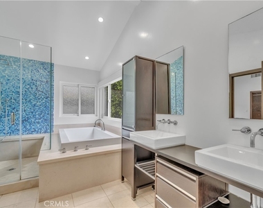 4925 Nagle Avenue - Photo Thumbnail 21