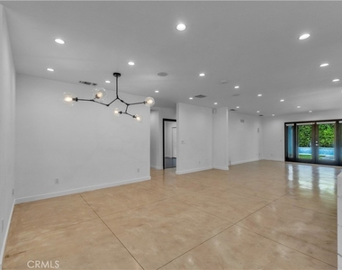 4925 Nagle Avenue - Photo Thumbnail 13