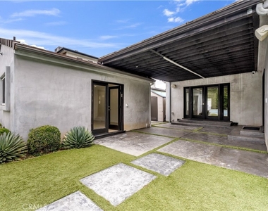 4925 Nagle Avenue - Photo Thumbnail 28