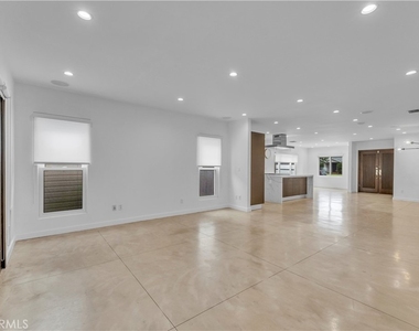 4925 Nagle Avenue - Photo Thumbnail 16