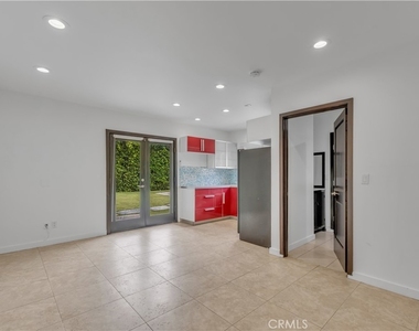 4925 Nagle Avenue - Photo Thumbnail 30