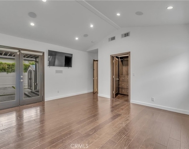 4925 Nagle Avenue - Photo Thumbnail 19
