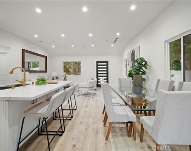 5865 Tobias Avenue - Photo Thumbnail 7