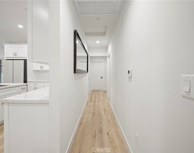 5865 Tobias Avenue - Photo Thumbnail 11