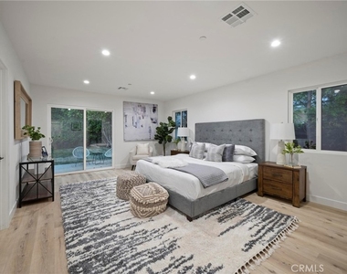 5865 Tobias Avenue - Photo Thumbnail 14