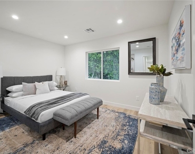 5865 Tobias Avenue - Photo Thumbnail 9