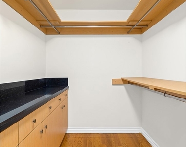 6508 Mammoth Avenue - Photo Thumbnail 24