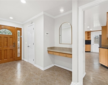 6508 Mammoth Avenue - Photo Thumbnail 16