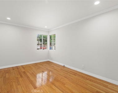 6508 Mammoth Avenue - Photo Thumbnail 17