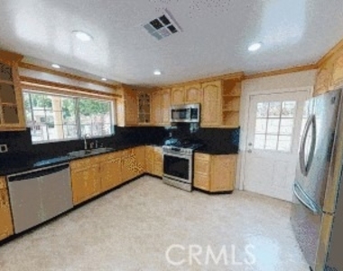 6508 Mammoth Avenue - Photo Thumbnail 13