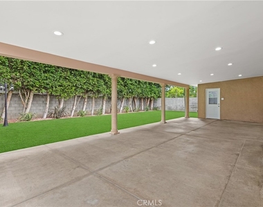 6508 Mammoth Avenue - Photo Thumbnail 26