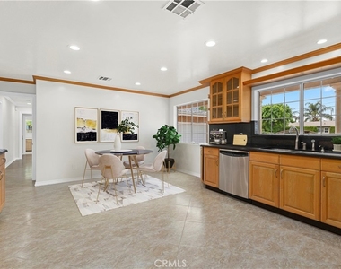 6508 Mammoth Avenue - Photo Thumbnail 15