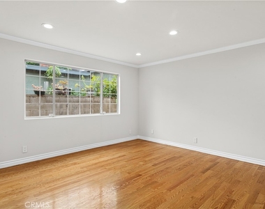 6508 Mammoth Avenue - Photo Thumbnail 22