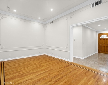 6508 Mammoth Avenue - Photo Thumbnail 7