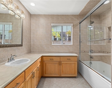 6508 Mammoth Avenue - Photo Thumbnail 21