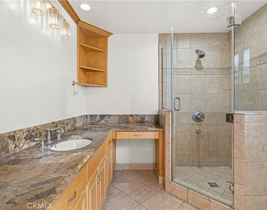 6508 Mammoth Avenue - Photo Thumbnail 25
