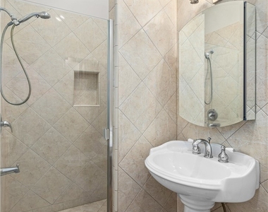 6508 Mammoth Avenue - Photo Thumbnail 11