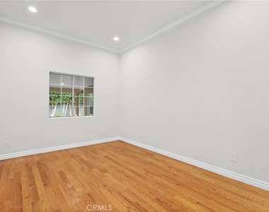 6508 Mammoth Avenue - Photo Thumbnail 9