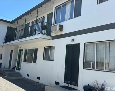 14222 Calvert Street - Photo Thumbnail 6