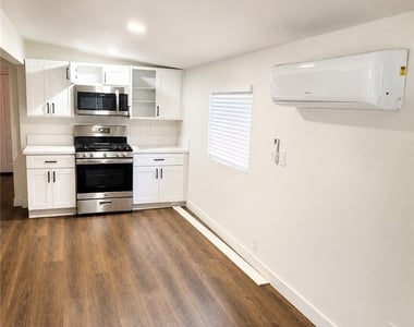 11151 Duncan Avenue - Photo Thumbnail 5
