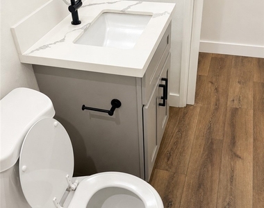11151 Duncan Avenue - Photo Thumbnail 15
