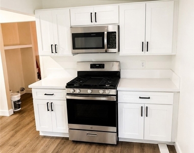 11151 Duncan Avenue - Photo Thumbnail 6