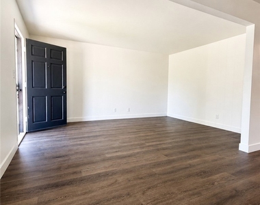 11151 Duncan Avenue - Photo Thumbnail 3